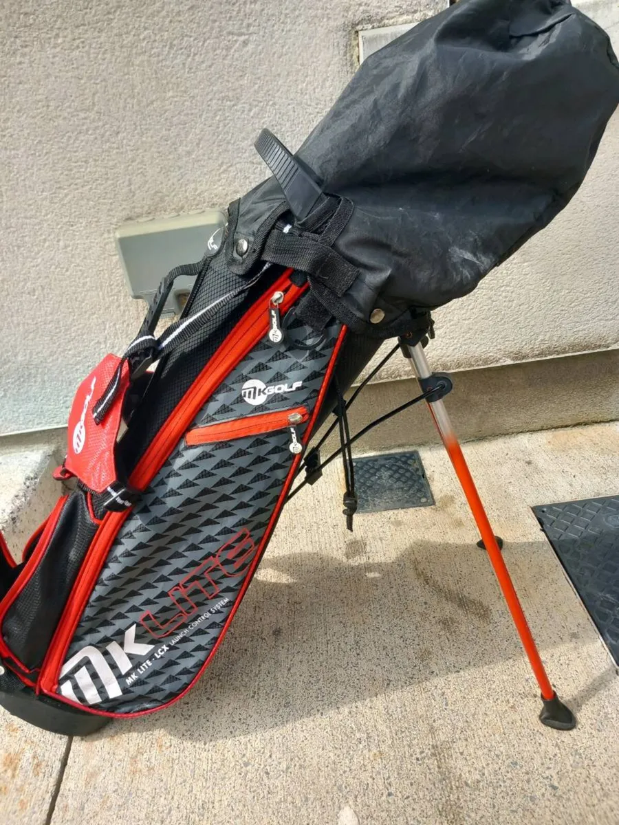 Junior golf clubs and bag with stand - Image 4