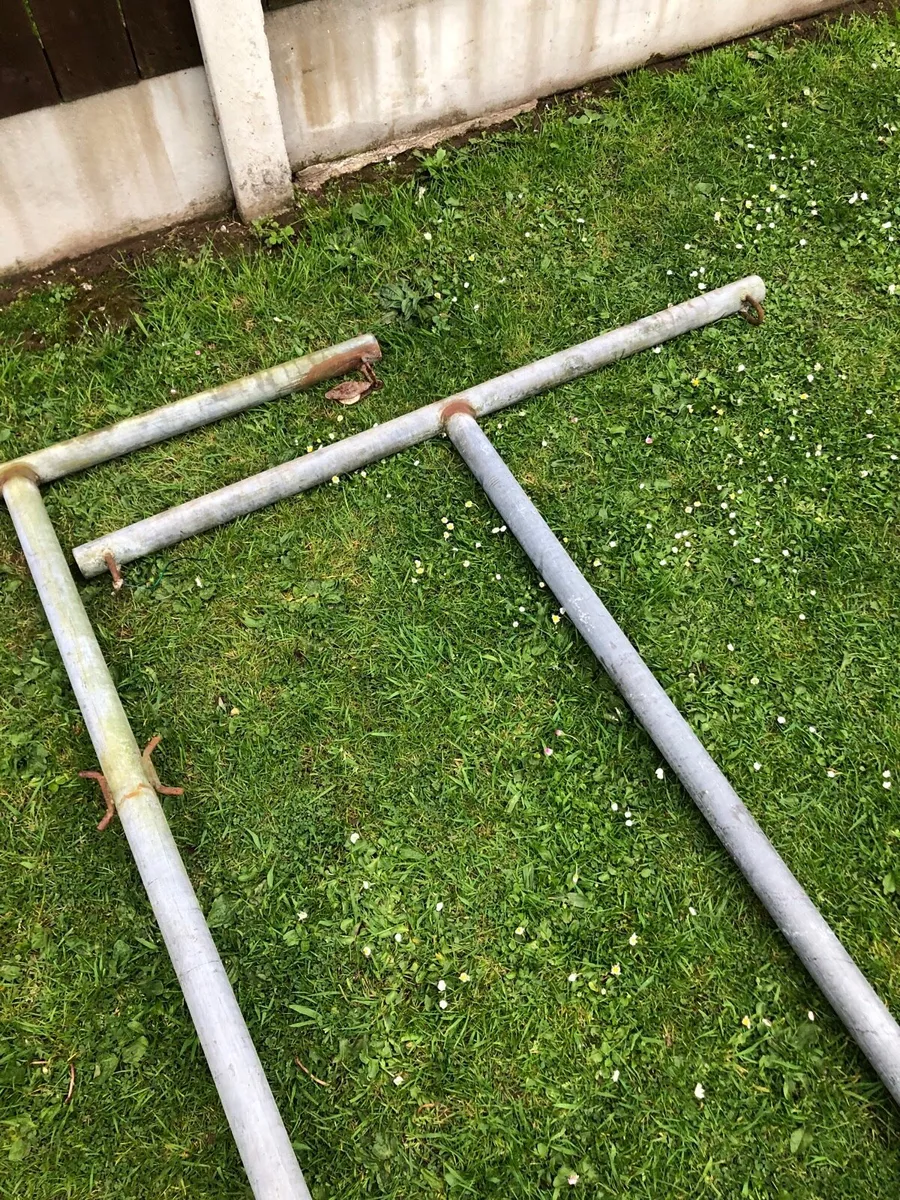 Pair of T Bars for clothes line - Image 3