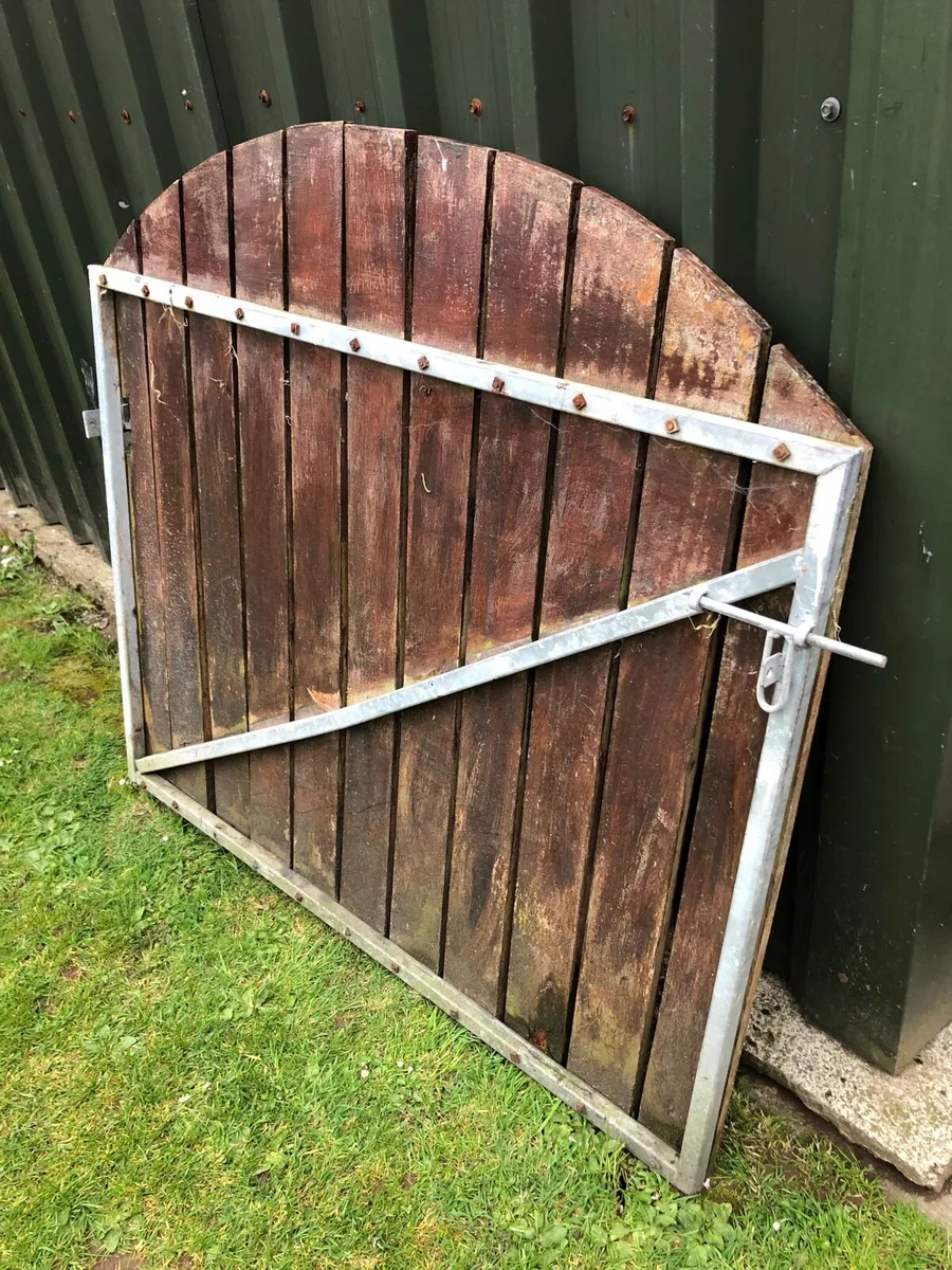 Single timber gate - Image 2