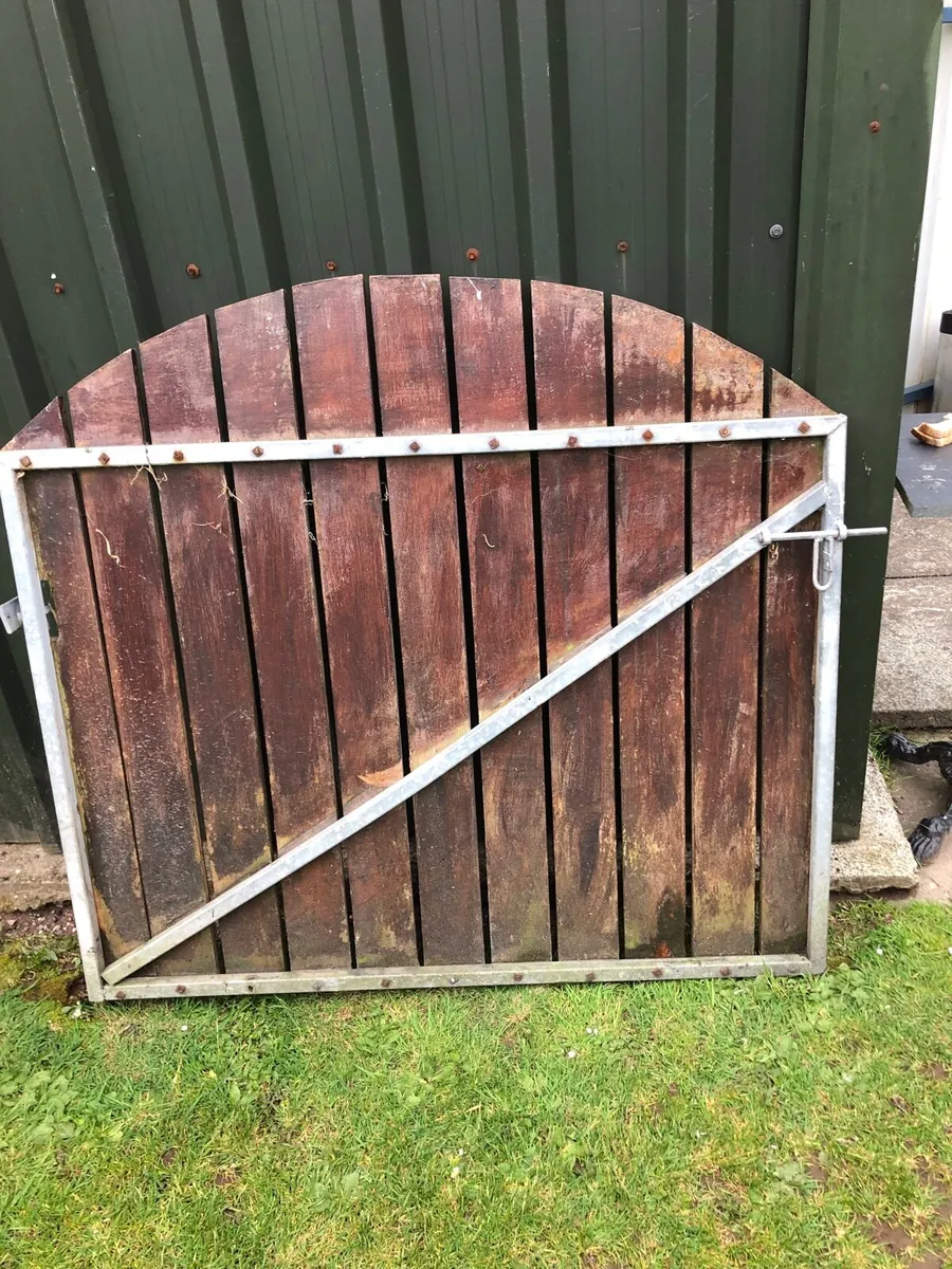 Single timber gate - Image 3