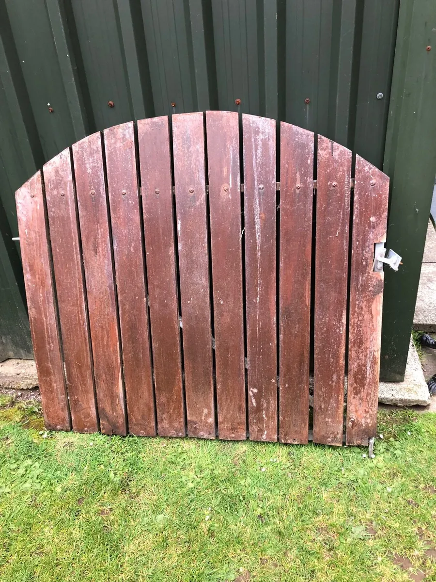 Single timber gate - Image 1