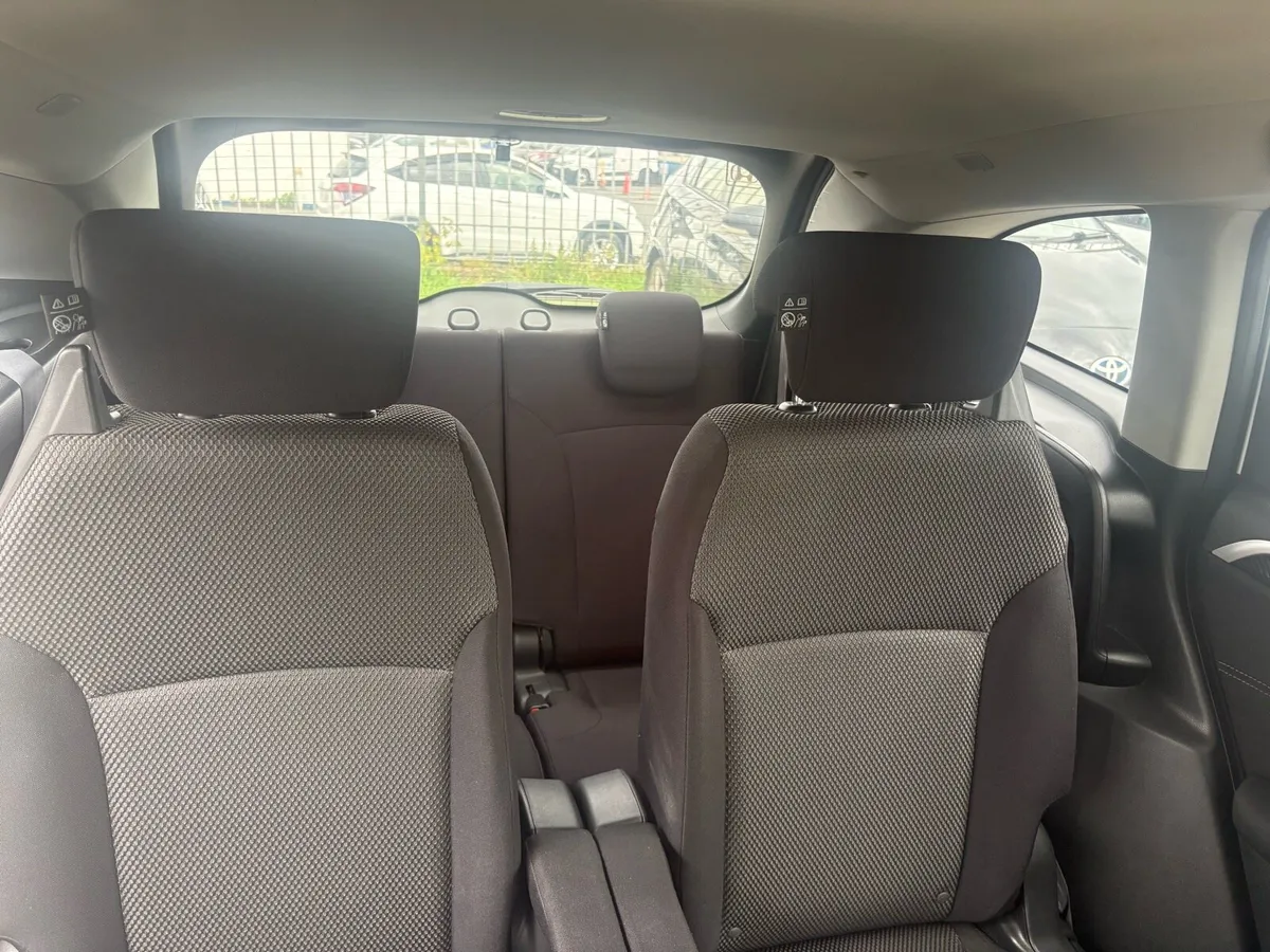 15 Jade…Hybrid…6 seater - Image 2