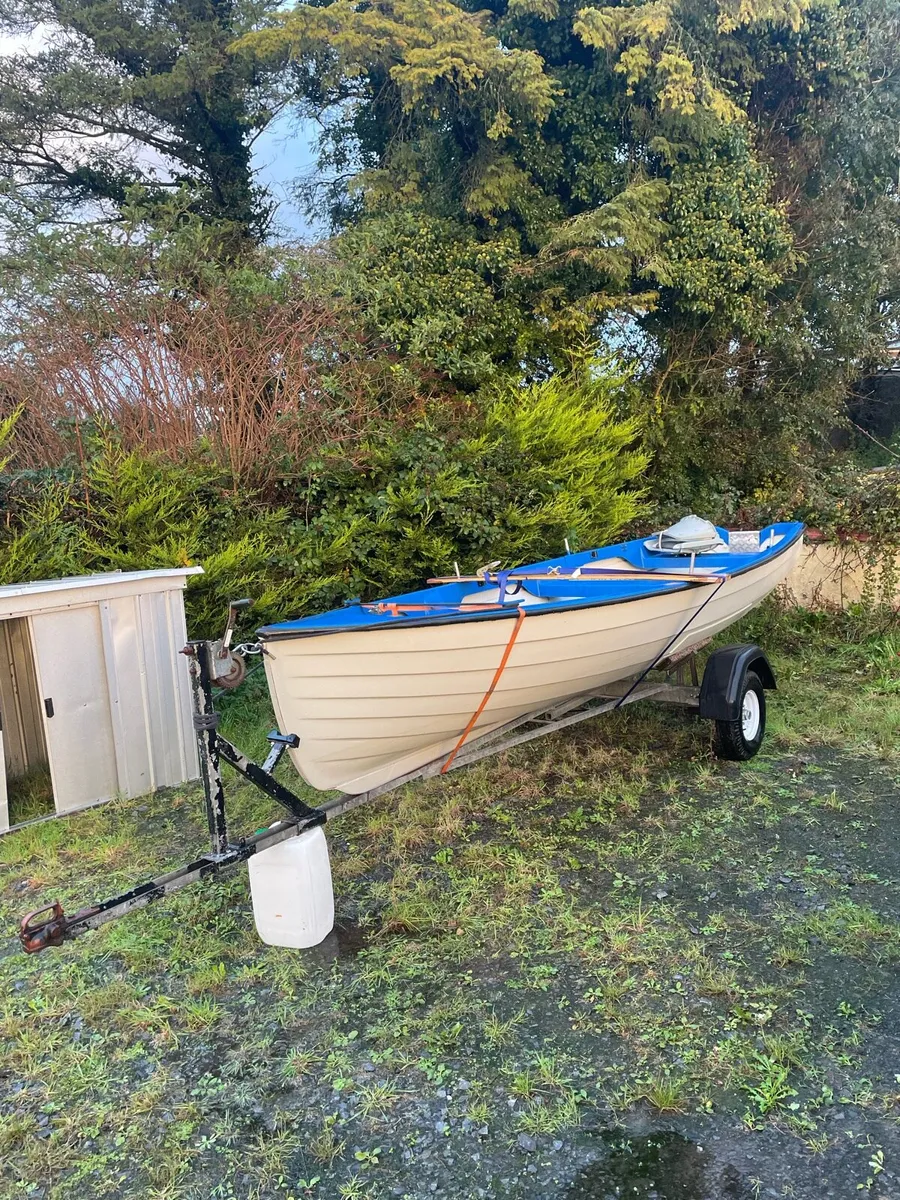 17 foot boat and trailer - Image 1