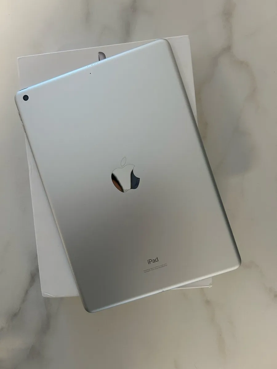 iPad 7th Generation , Space grey - Image 2