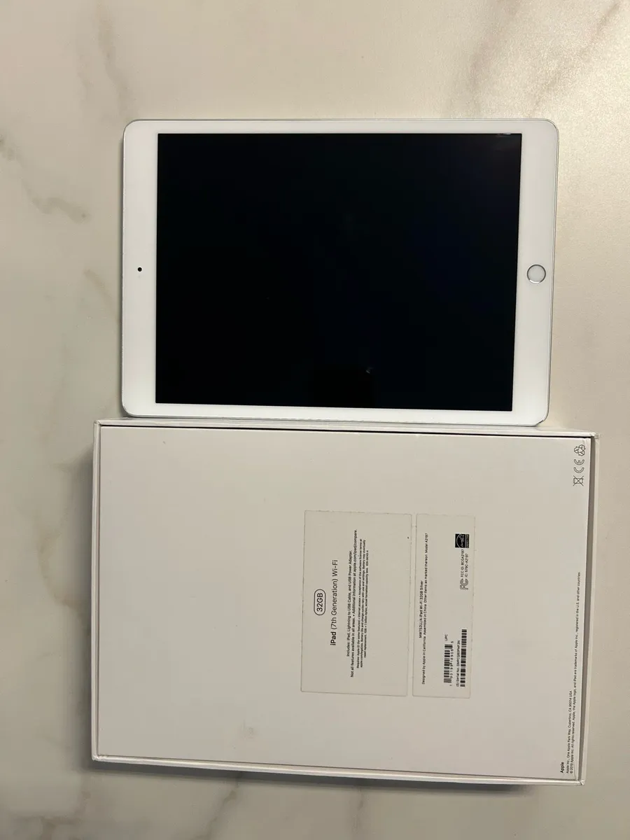 iPad 7th Generation , Space grey - Image 3