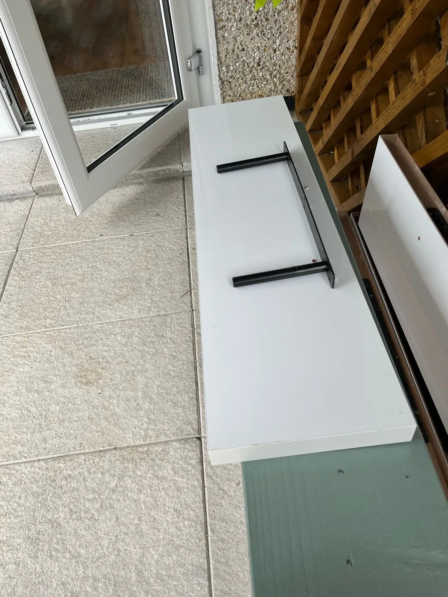 Floating shelves - Image 1