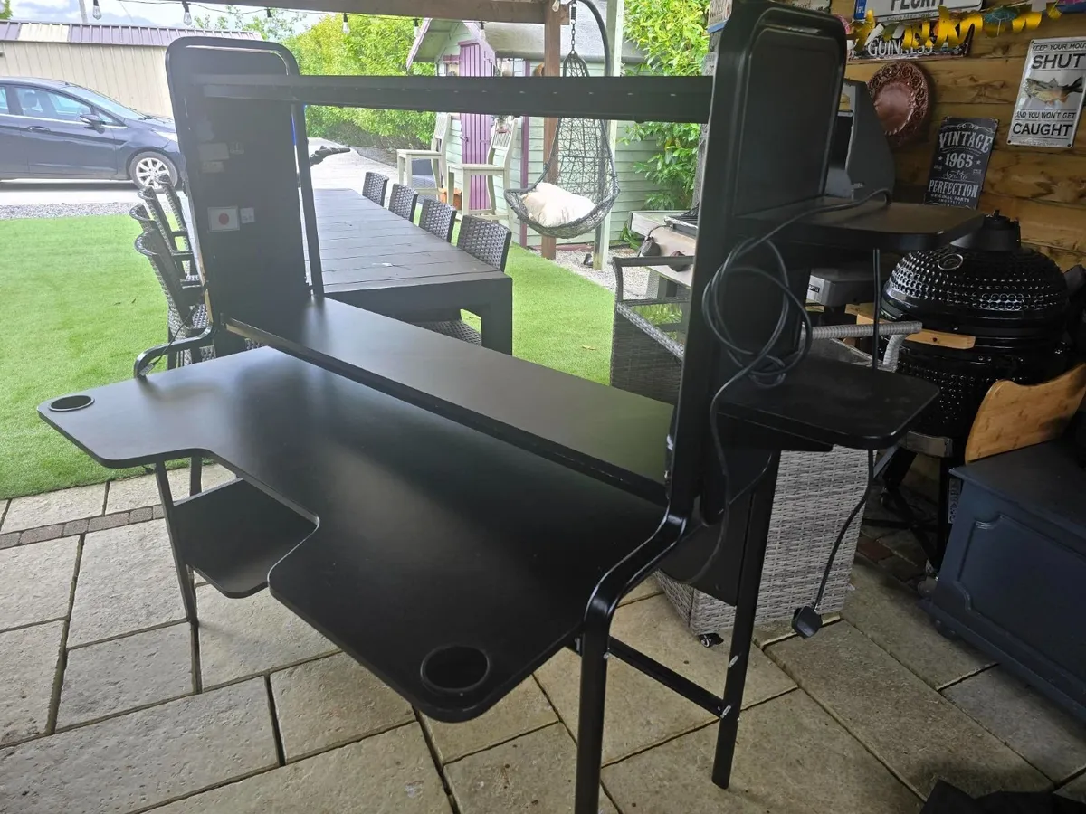 Computer/Gaming Desk - Image 1