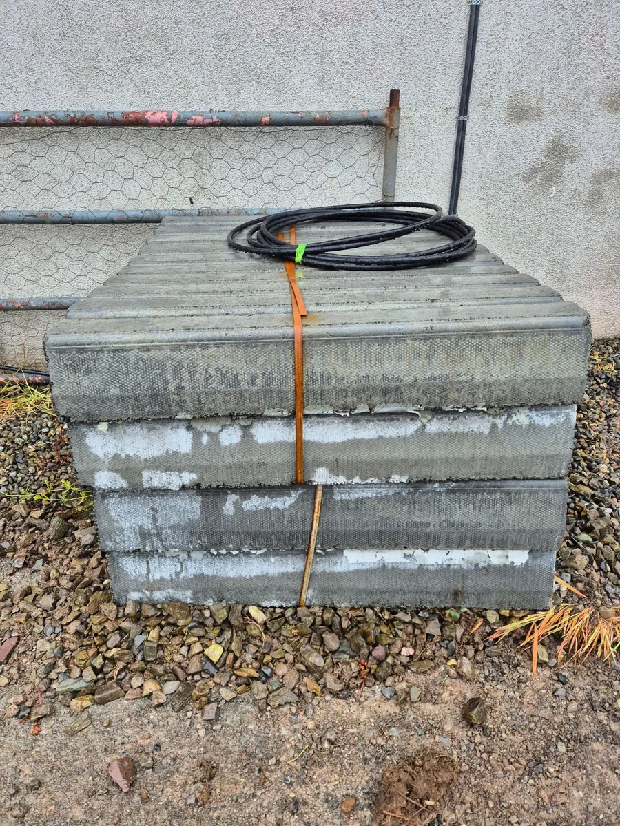 Concrete kerbs X 40 - Image 1