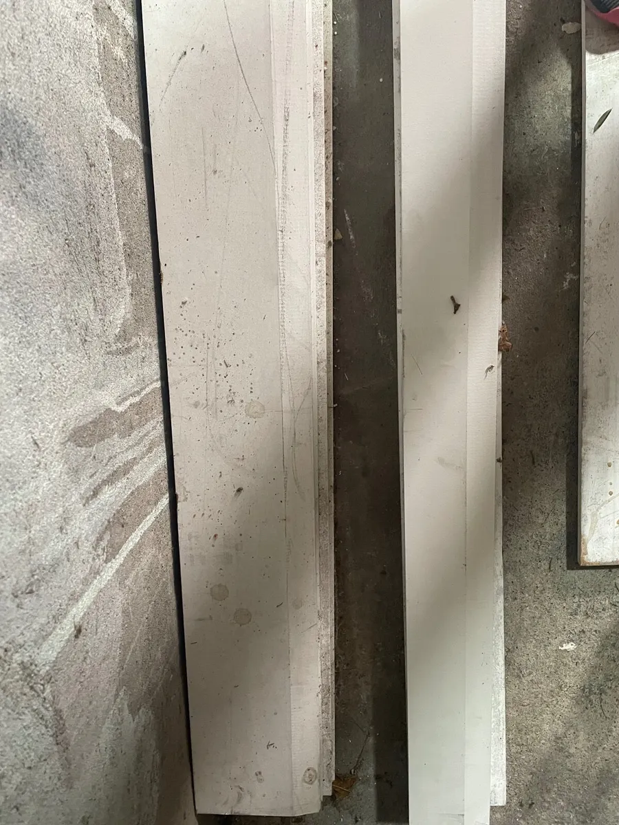 Skirting boards & architraves - Image 1