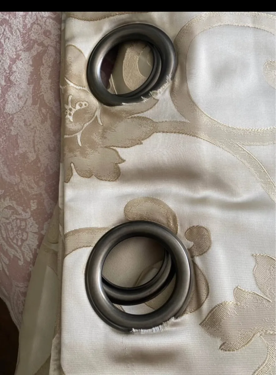 Curtains - Image 2