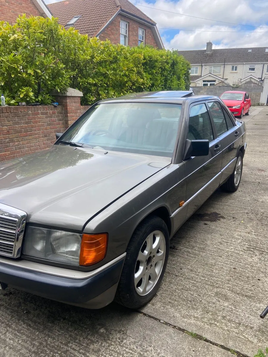 89 Mercedes 190E one owner - Image 2