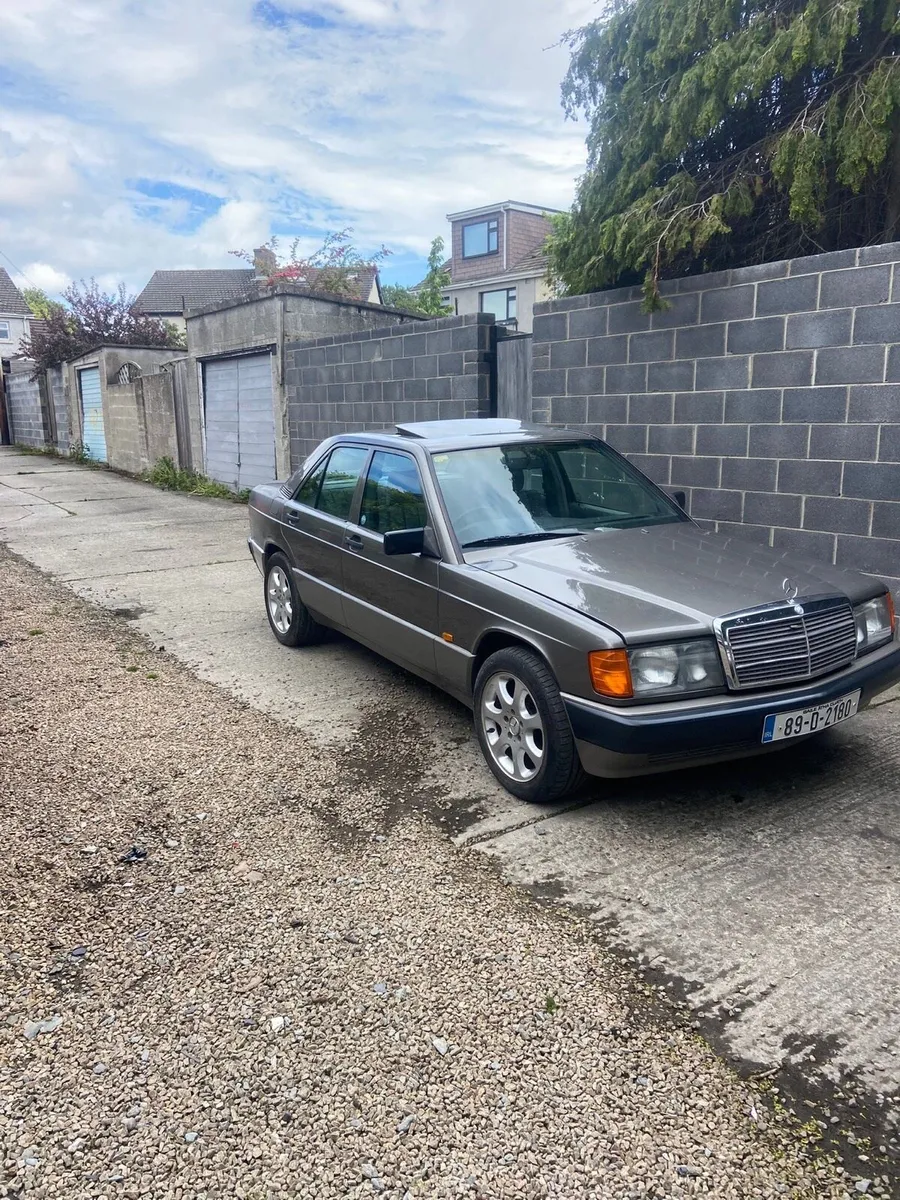 89 Mercedes 190E one owner - Image 4