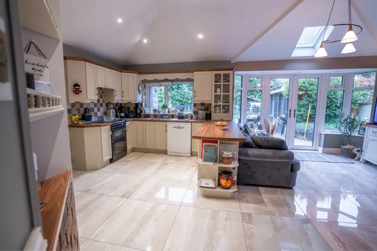 Kitchen for sale - Image 1