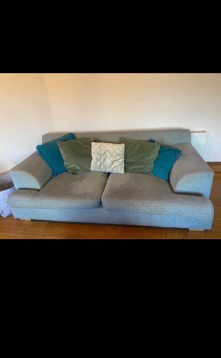 Sofa couch - Image 1