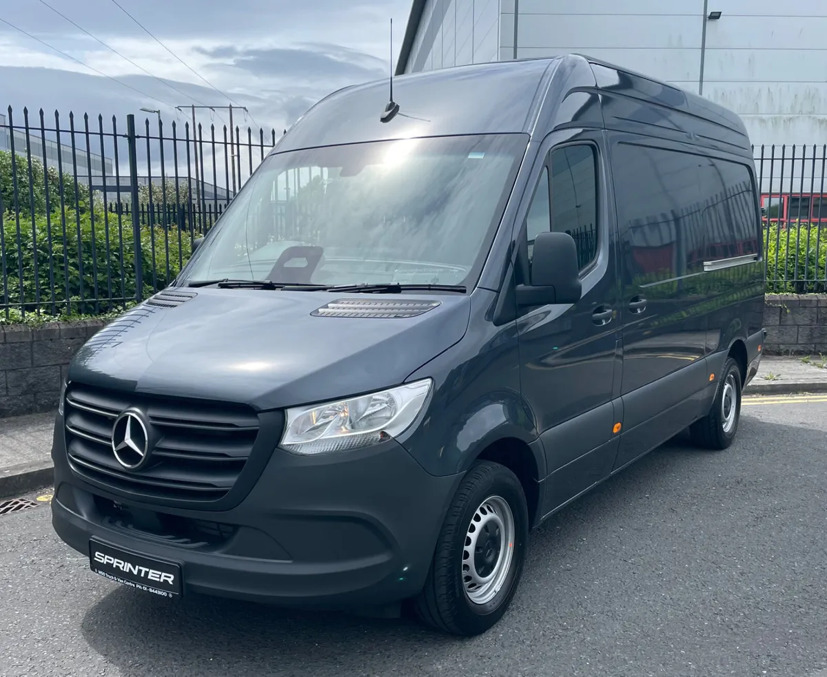 2025 Sprinter 315/36 Auto/AC/ Rev Cam/Leather - Image 1