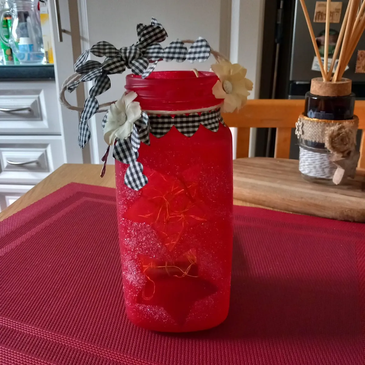 Crafted wreaths and decorative jars - Image 3