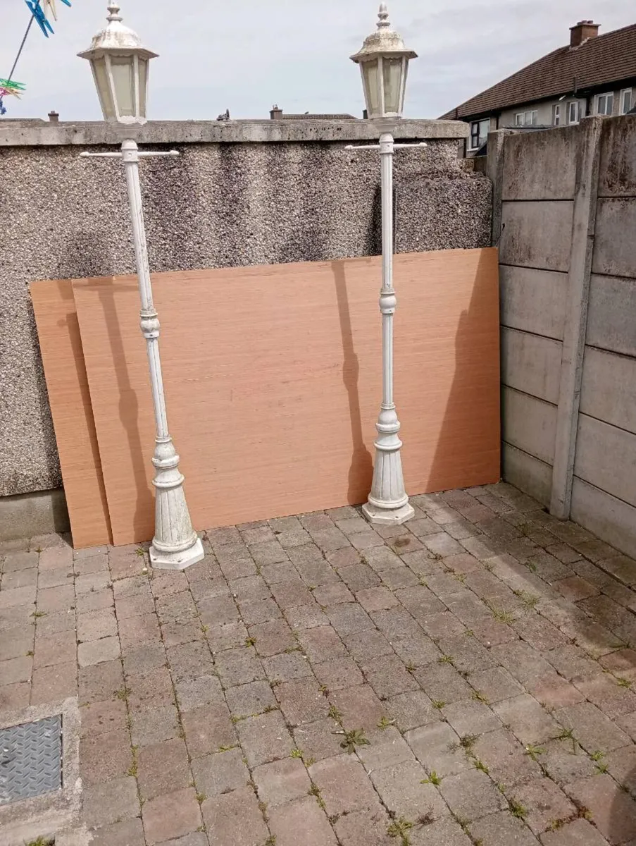 2 out door lamps - Image 2