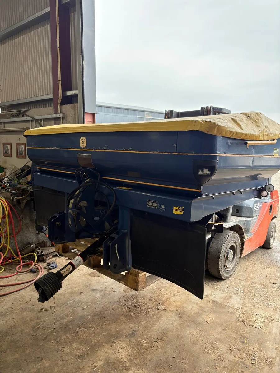 Bogballe M2 fertiliser sower - Image 1