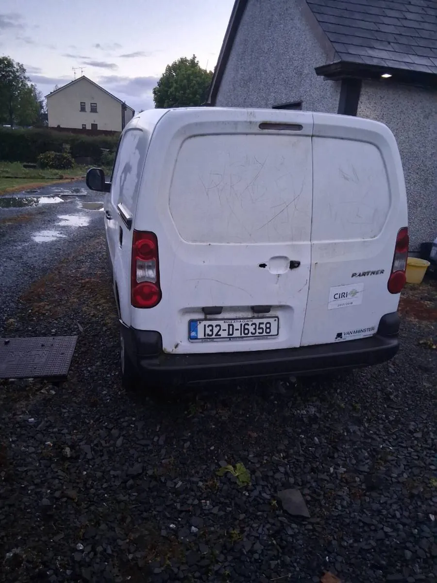 Van - Image 3