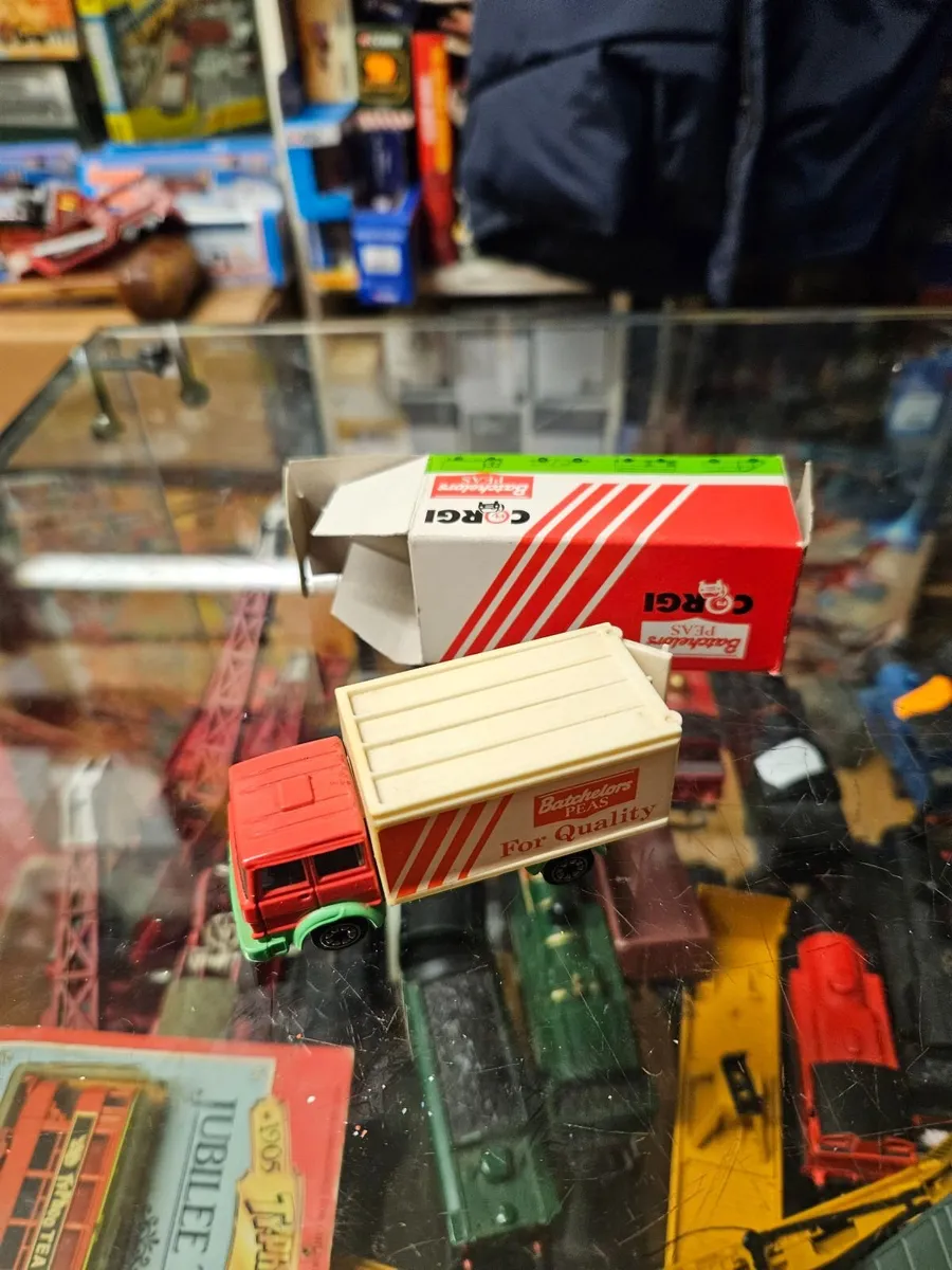 Corgi Bachelors Peas Truck - Image 1