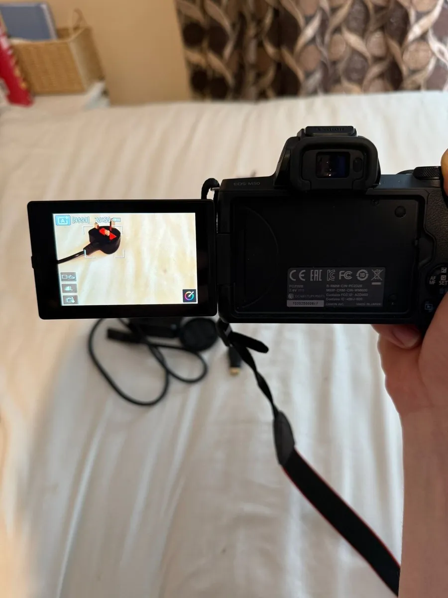 Canon EOS M50 Mirrorless Camera - Image 3