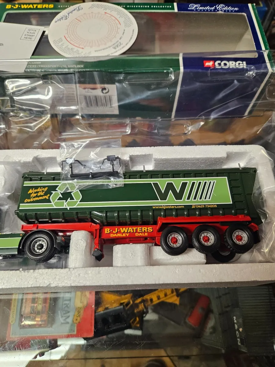 Corgi MAN Tractor Unit and Bulk Tipper Trailer - Image 2