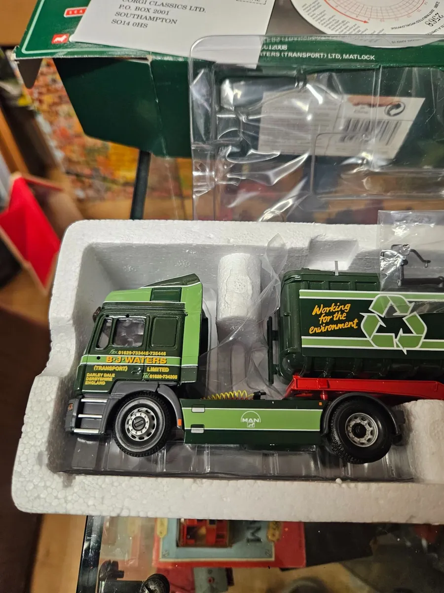 Corgi MAN Tractor Unit and Bulk Tipper Trailer - Image 4