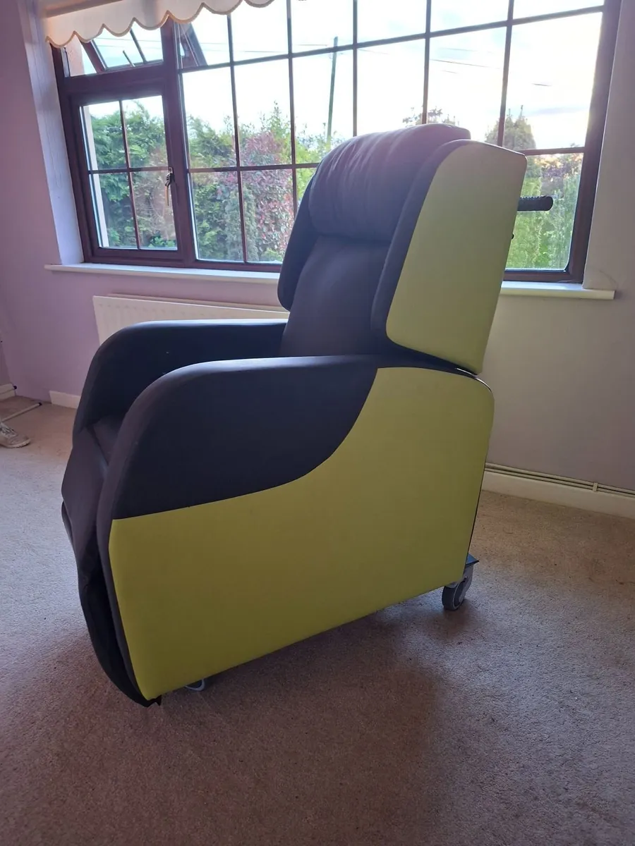 Therapeutic Chair for the Elderly - Image 3