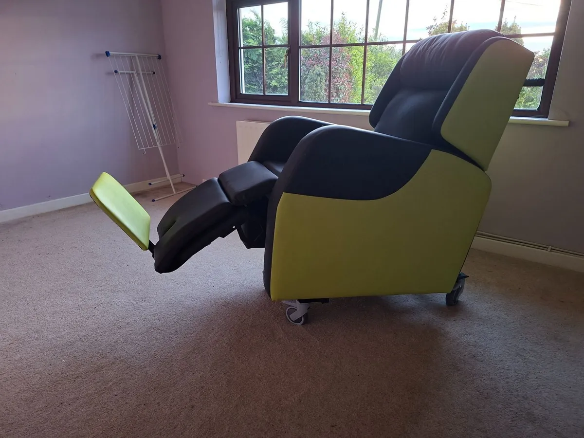 Therapeutic Chair for the Elderly - Image 4