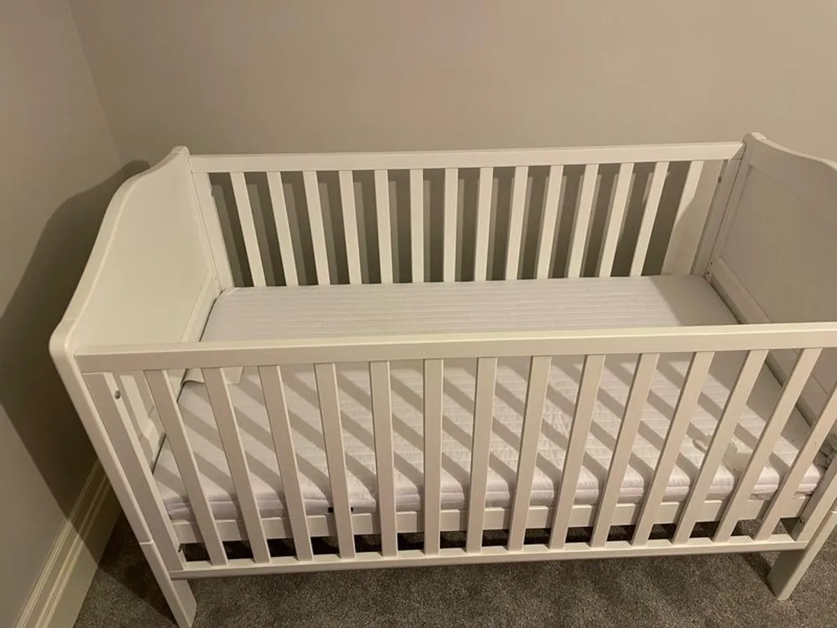 baby cot, baby seat and next to me crib - Image 1