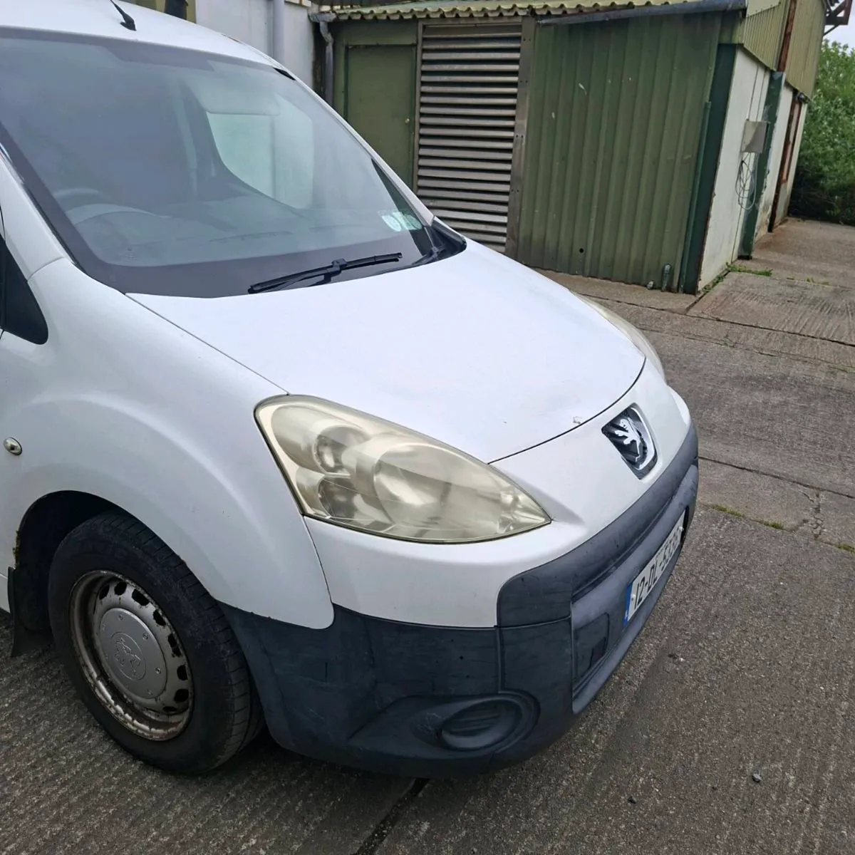 Van - Image 4