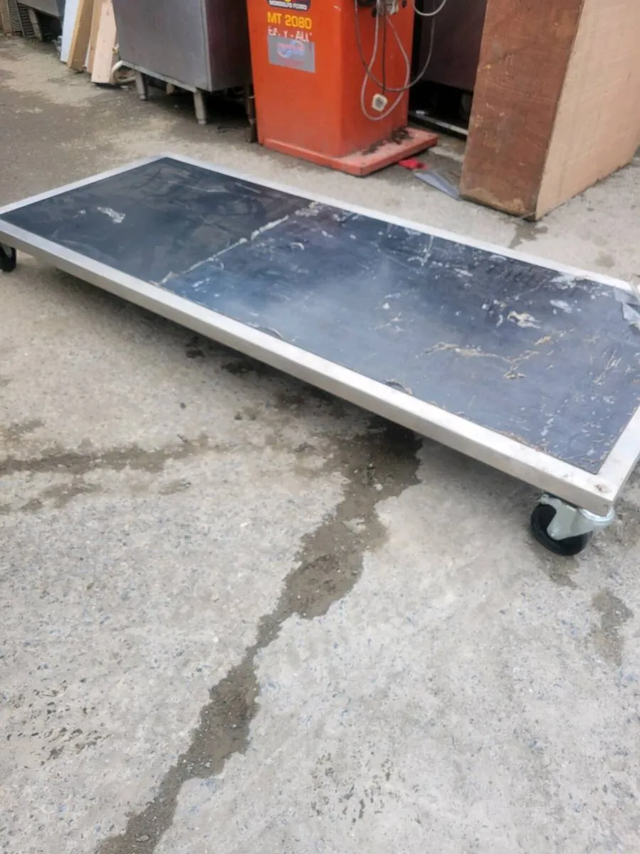 Stand Stainless Steel on Wheels - Image 2