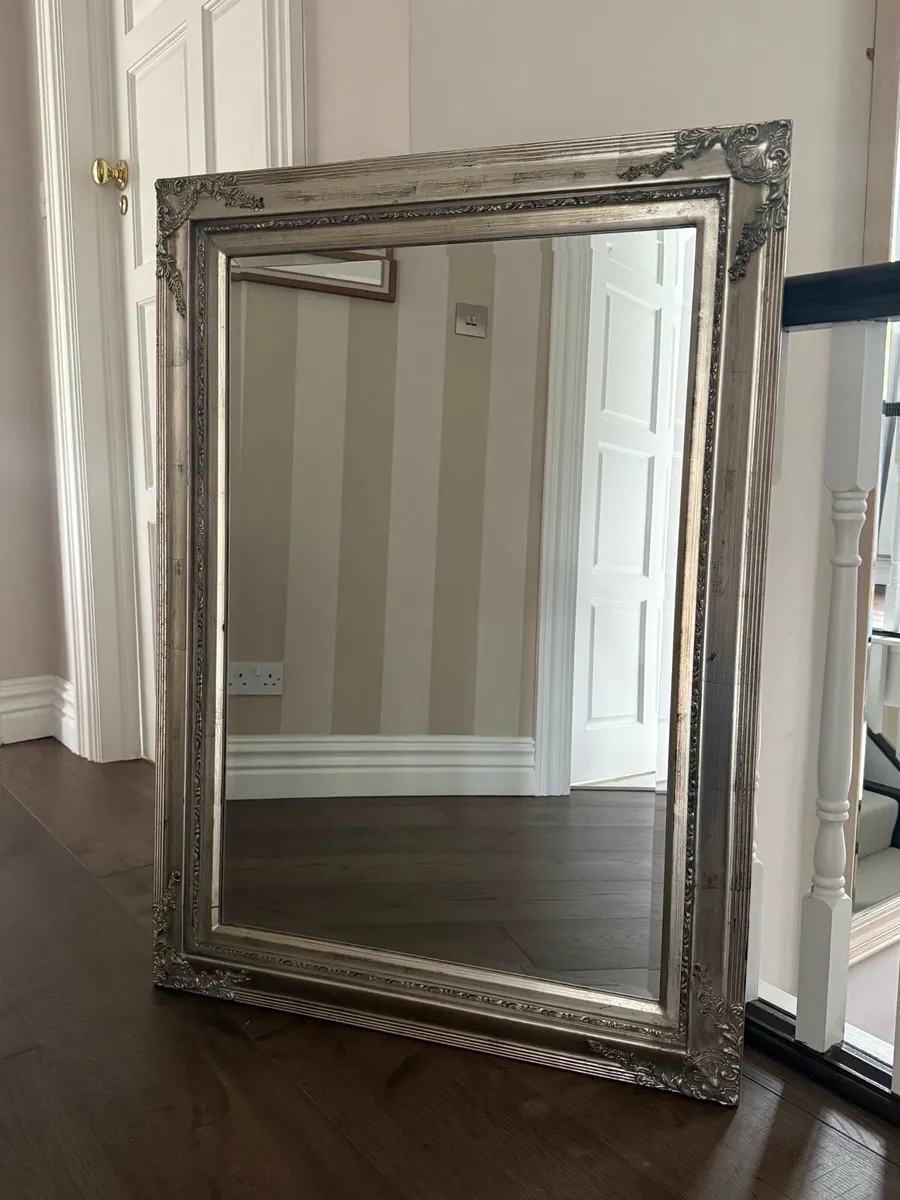 Large ornate mirror in great condition - Image 1