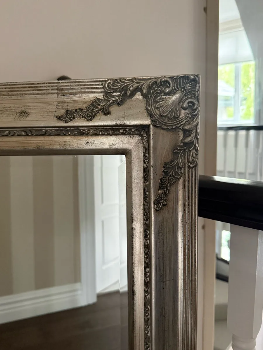 Large ornate mirror in great condition - Image 2