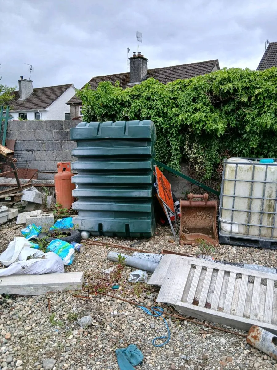 Oil tanks - Image 1