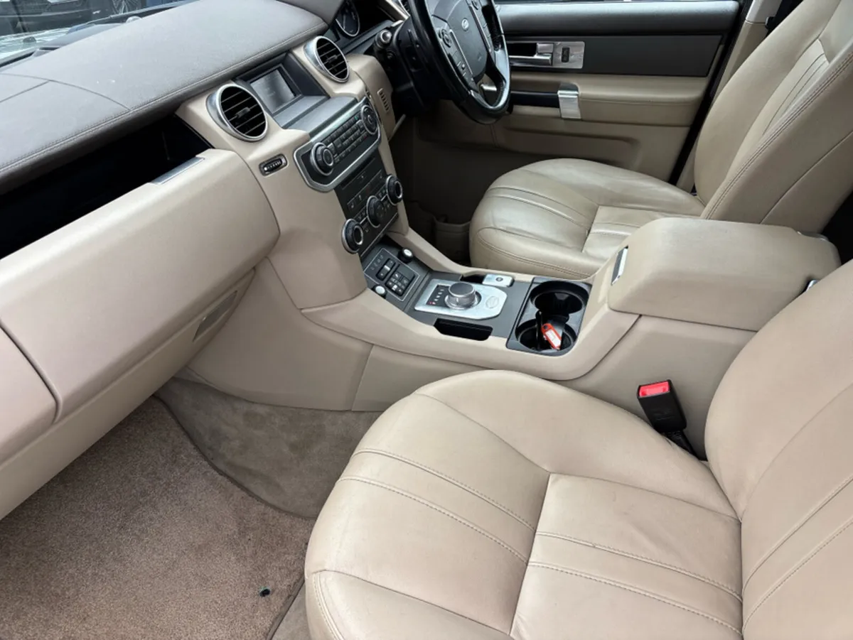 Land Rover Discovery 3.0 TDV6 5 SEAT XE 4DR AUTO - Image 3