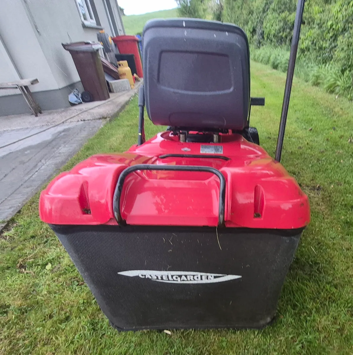 Castle Garden hydrostatic ride on mower - Image 2