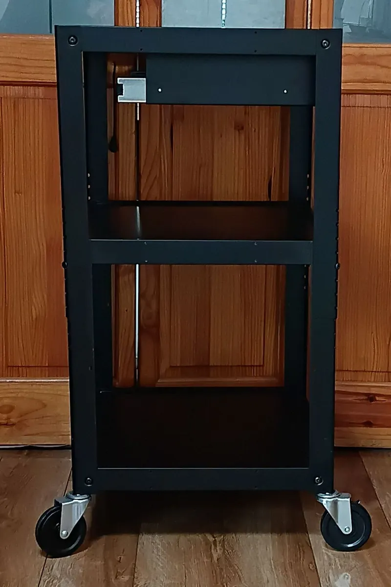 Mobile desk/workstation - Image 2