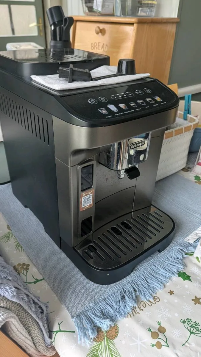 DeLonghi Magnifica Evo Coffee Machine - Image 2