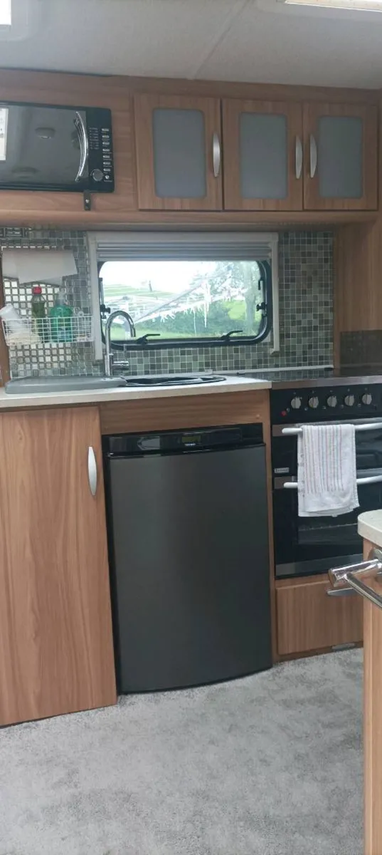 Lunar Clubman  4 berth 2012 caravan for sale. - Image 3