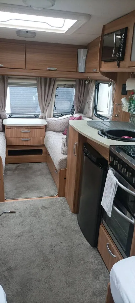 Lunar Clubman  4 berth 2012 caravan for sale. - Image 4