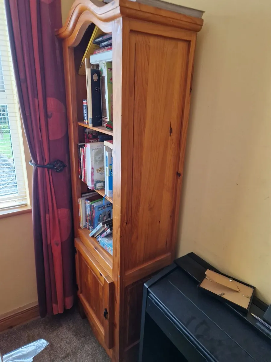 2 living room untis - Image 2