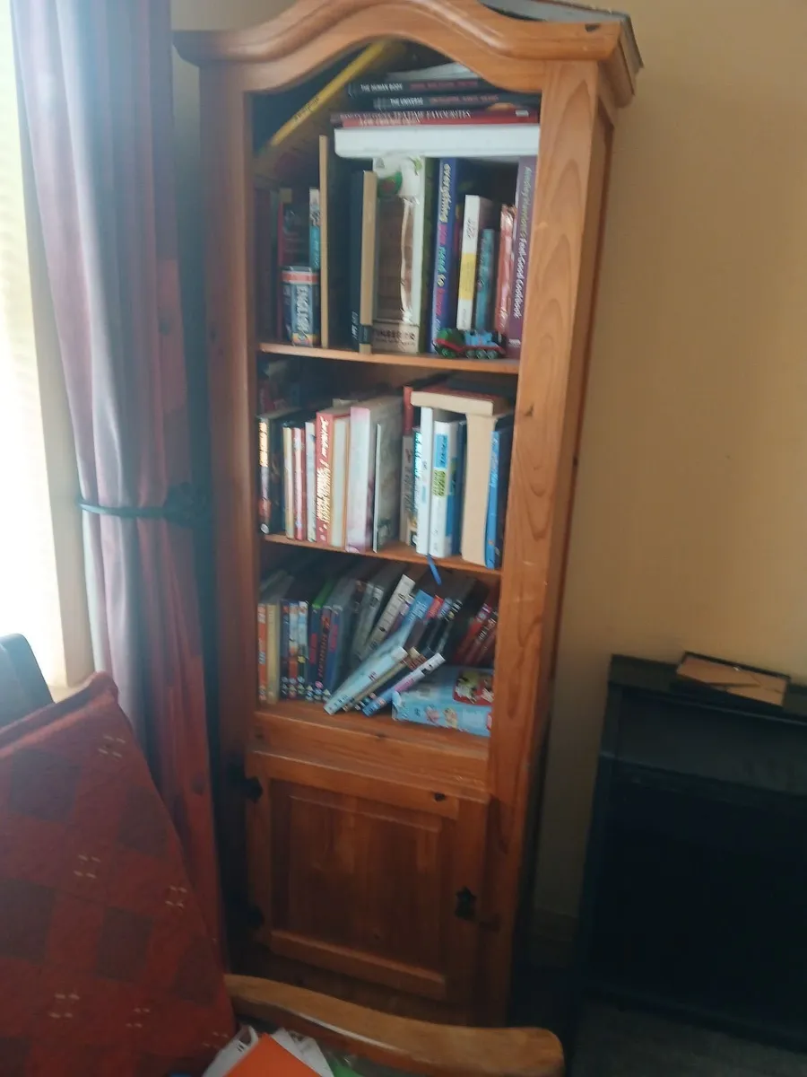 2 living room untis - Image 1