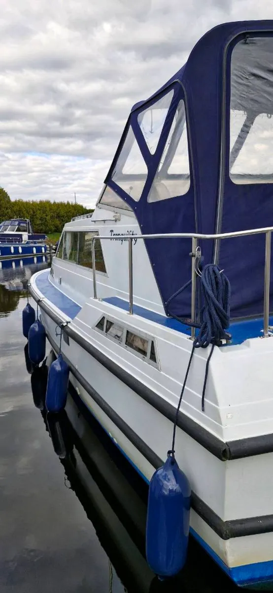 Aquafibre 32 Motor Cruiser - Image 3
