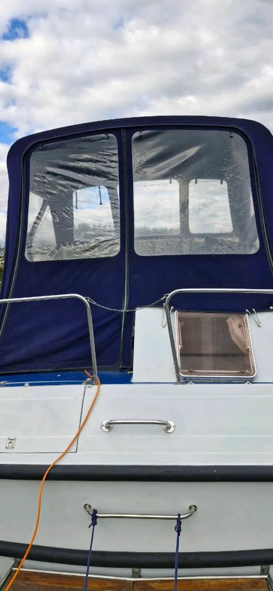 Aquafibre 32 Motor Cruiser - Image 4