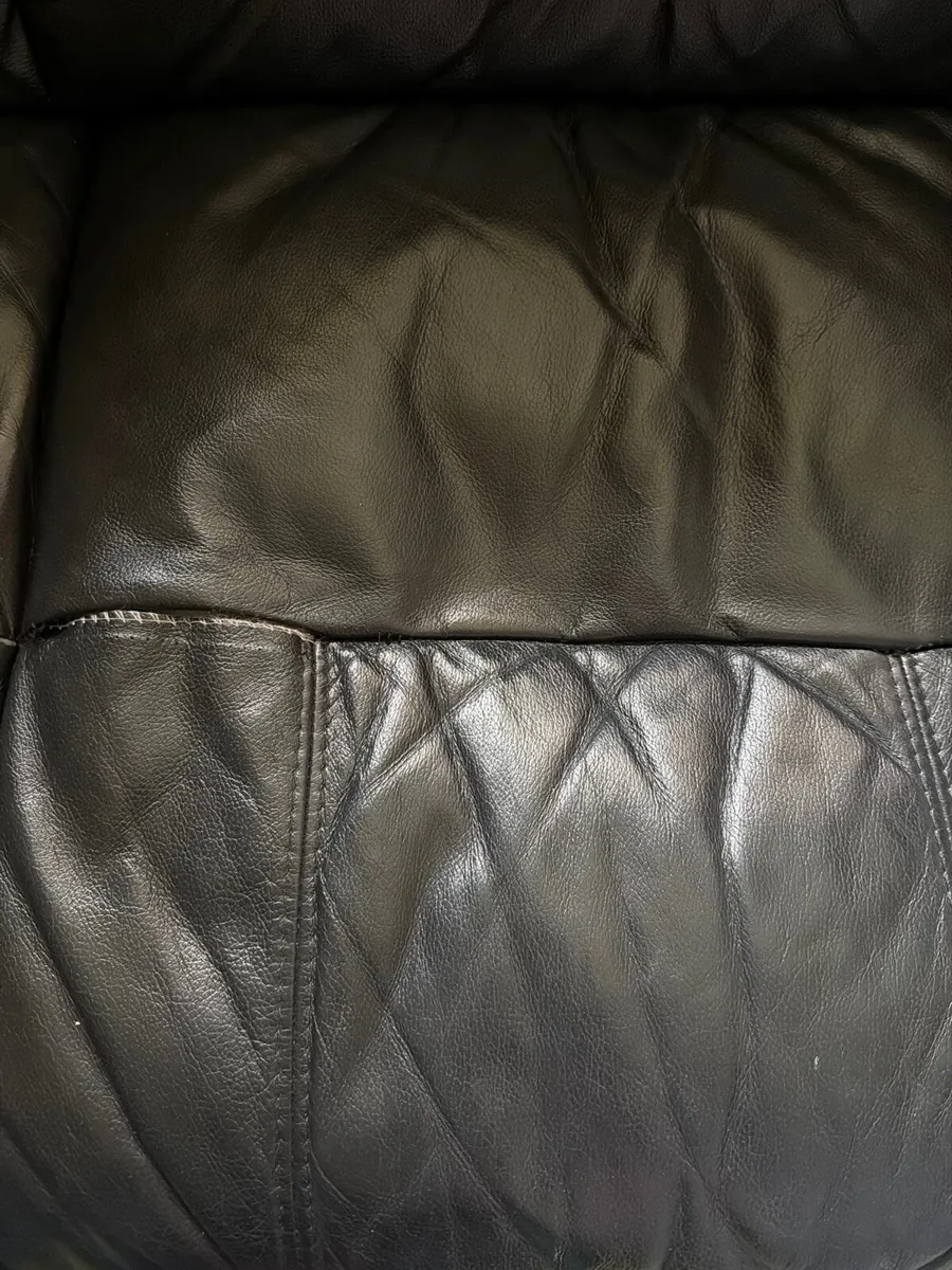 Black leather couch and chairs - Image 3