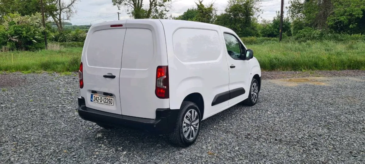 2024 Peugeot partner pro plus - Image 3