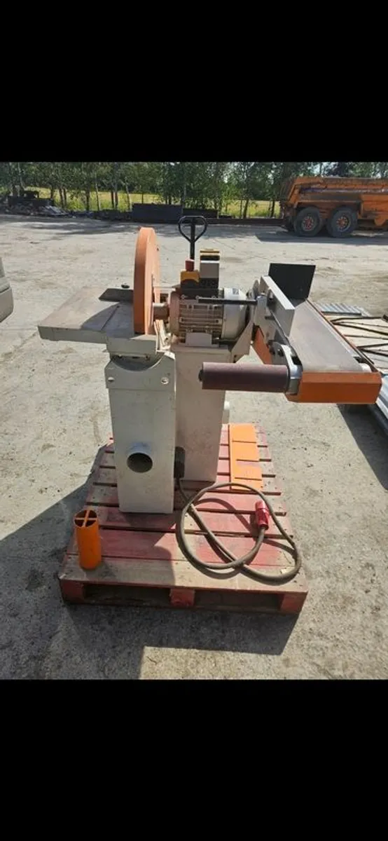 Guillotine/machinery - Image 2