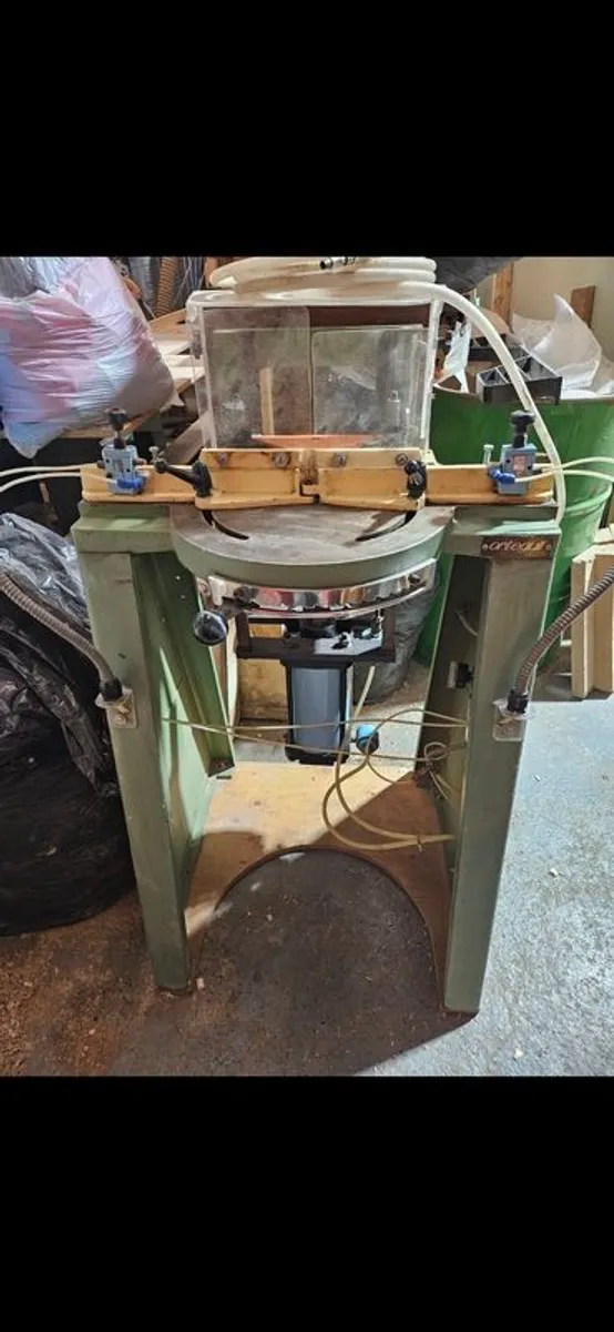 Guillotine/machinery - Image 1