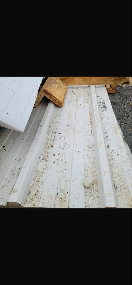 Insulated sheeting